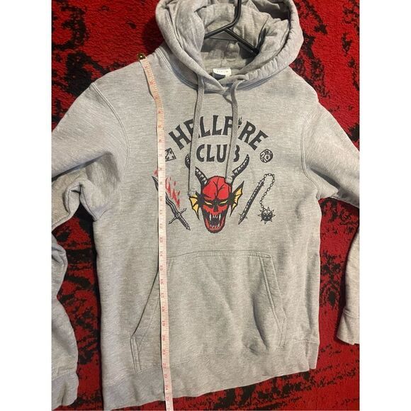 Stranger Things Hells Fire Size Small Gray Hoodie Sweatshirt Netflix Official Me - Picture 3 of 7